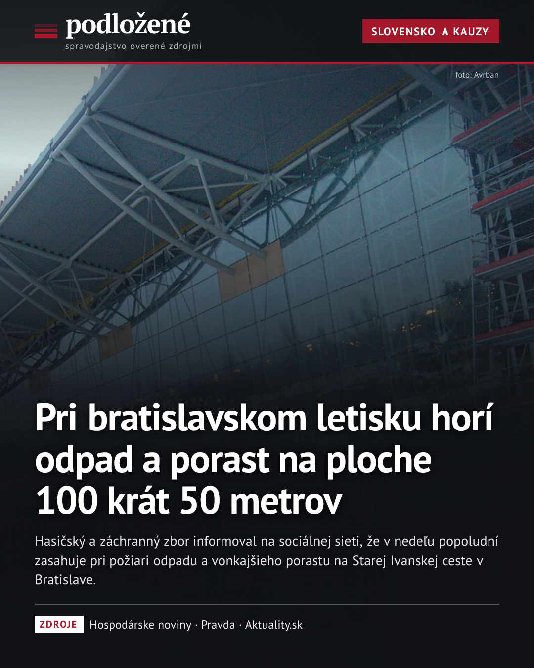 Pri bratislavskom letisku horí odpad a porast na ploche 100 krát 50 metrov
